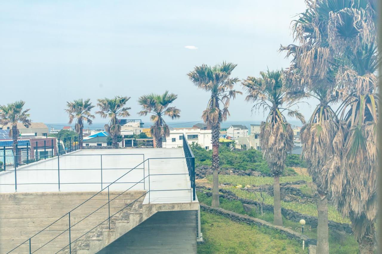 Lunamar Pension Jeju Exterior photo